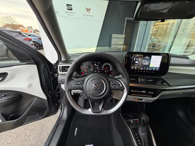 Suzuki Swift 1.2 Sakura Top Hybrid