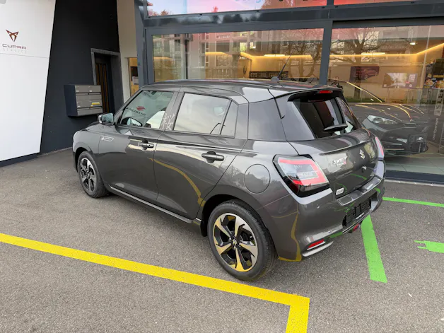 Suzuki Swift 1.2 Sakura Top Hybrid