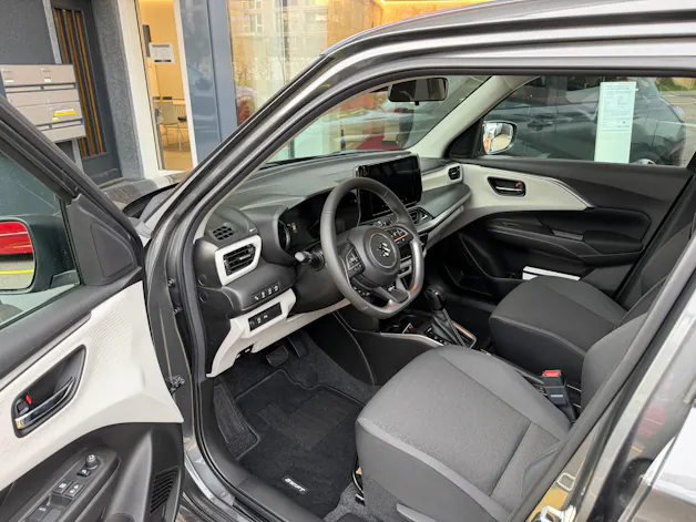 Suzuki Swift 1.2 Sakura Top Hybrid