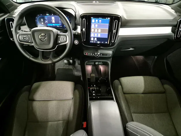 Volvo XC40 2.0 B4 MH Plus Dark