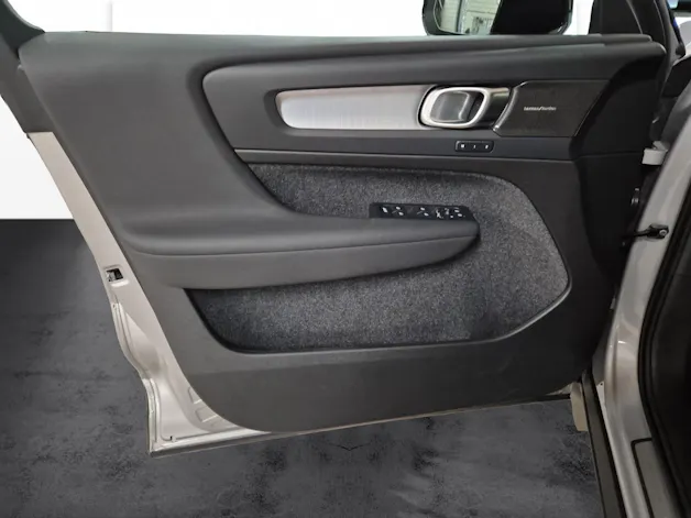 Volvo XC40 2.0 B4 MH Plus Dark