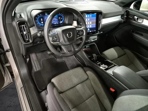 Volvo XC40 2.0 B4 MH Plus Dark