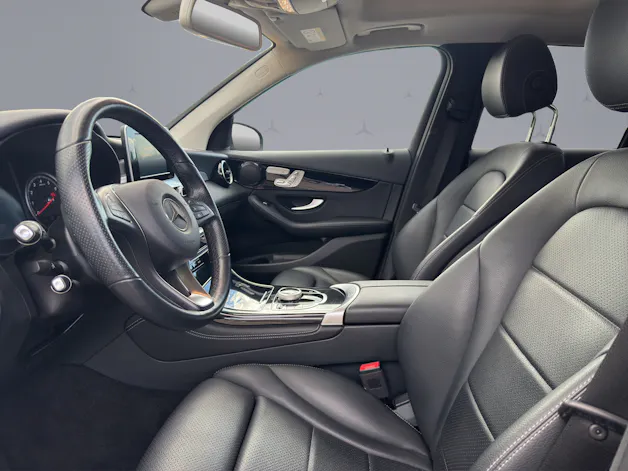 MERCEDES-BENZ GLC 250 AMG Line 4m