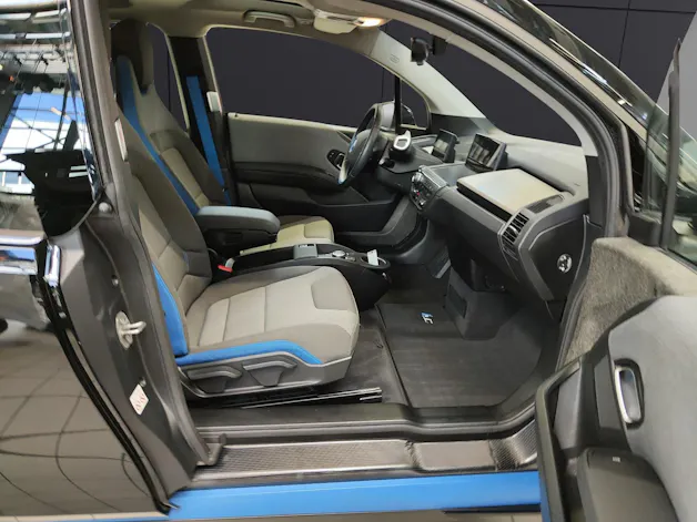 BMW i3 S 120 Ah Attraktiven Leasingzinssatz ab 0.9 % bei Abschluss einer BMW Fahrzeugversicherung.