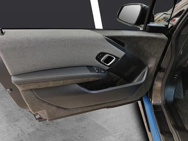 BMW i3 S 120 Ah Attraktiven Leasingzinssatz ab 0.9 % bei Abschluss einer BMW Fahrzeugversicherung.