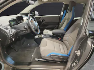 BMW i3 S 120 Ah Attraktiven Leasingzinssatz ab 0.9 % bei Abschluss einer BMW Fahrzeugversicherung.