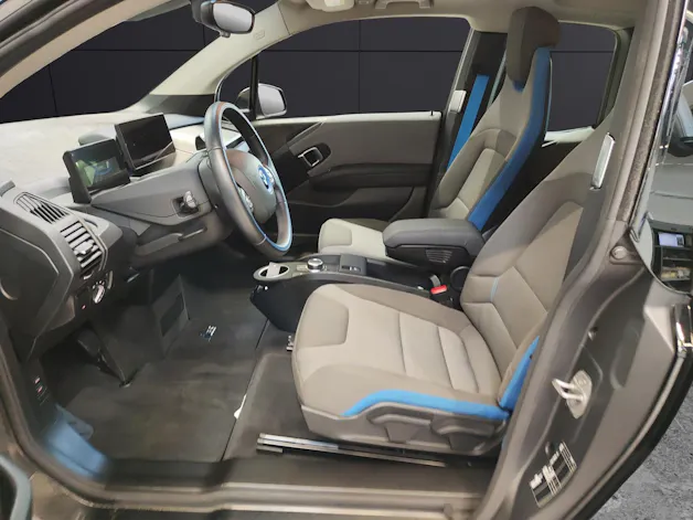 BMW i3 S 120 Ah Attraktiven Leasingzinssatz ab 0.9 % bei Abschluss einer BMW Fahrzeugversicherung.