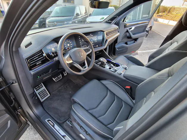 VW Touareg 3.0 TDI 286PS R-Line Tiptronicmit 5 Jahre 100tkm VW Werksgarantie