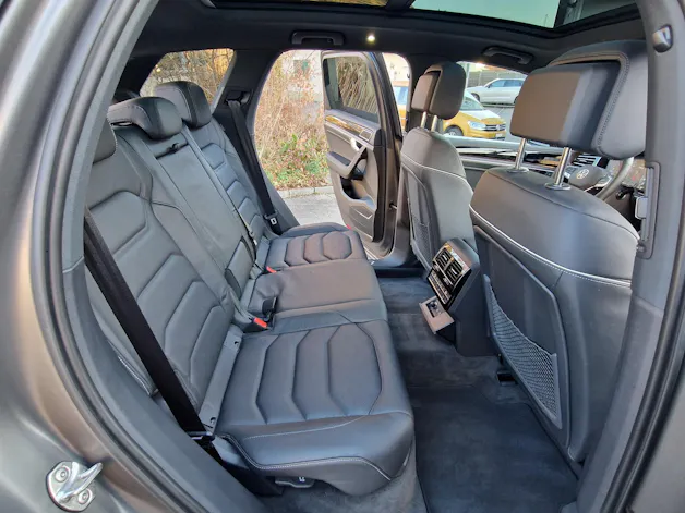 VW Touareg 3.0 TDI 286PS R-Line Tiptronicmit 5 Jahre 100tkm VW Werksgarantie