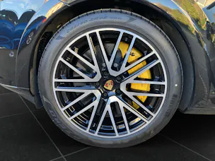 PORSCHE Cayenne Turbo E-Hybrid
