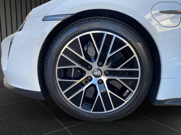 PORSCHE Taycan Turbo S