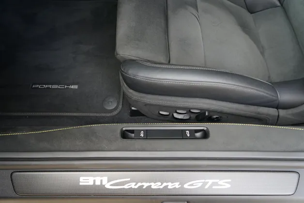 PORSCHE 911 Carrera GTS PDK