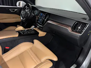 Volvo V60 T8 eAWD Twin Engine R-Design Geartronic l CH l 1.Hand l