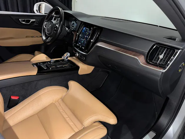 Volvo V60 T8 eAWD Twin Engine R-Design Geartronic l CH l 1.Hand l
