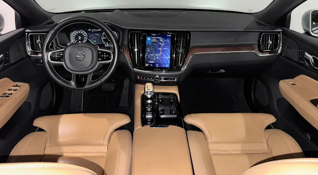 Volvo V60 T8 eAWD Twin Engine R-Design Geartronic l CH l 1.Hand l