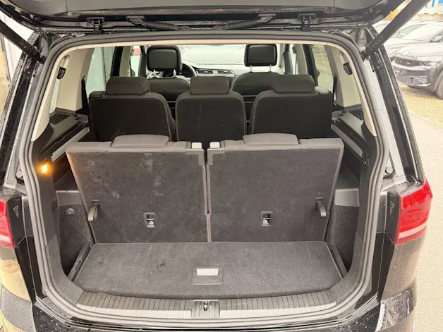 VW Touran 2.0 TDI Highline R-line *** BLACK STYLE MIT TOPAUSSTATTUNG ***