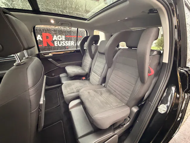 VW Touran 2.0 TDI Highline R-line *** BLACK STYLE MIT TOPAUSSTATTUNG ***