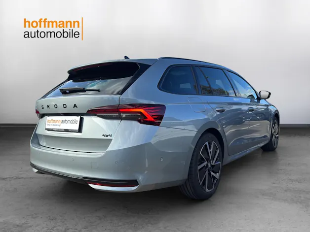 SKODA Octavia Combi 2.0 TSI DSG Dynamic 4x4