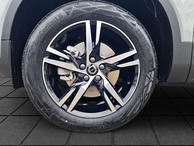 Volvo XC40 2.0 B4 MH Plus Dark