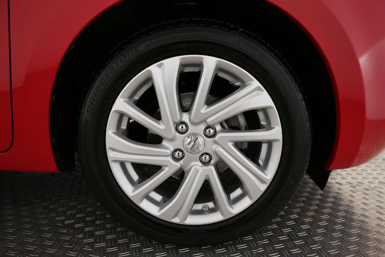 Fahrzeugbild SUZUKI SWIFT