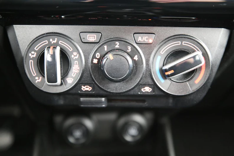 Fahrzeugbild SUZUKI SWIFT