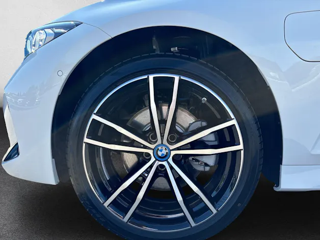 BMW 330e M Sport  xDrive Touring G21 (CH) AHK 1.5T📍
