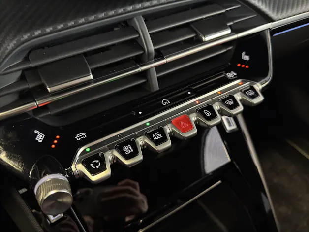 Peugeot 2008 1.2 Hybrid 145 GT