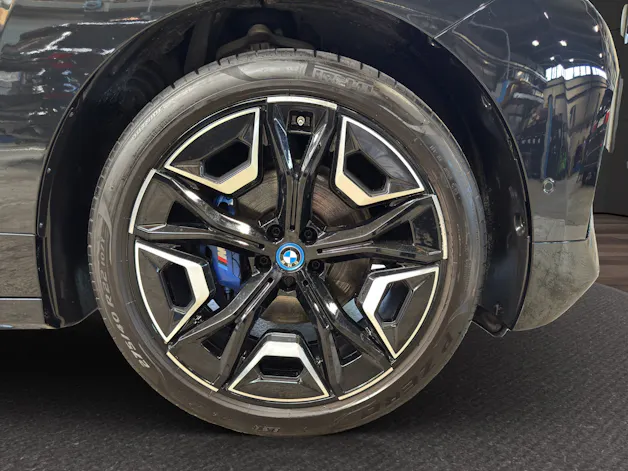 BMW iX M60