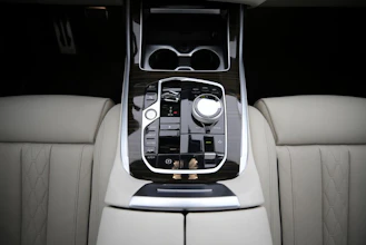 https://vehicle.imgix.net/4232902/83559699-d163-46a3-b874-2a714f8b28e4.jpg