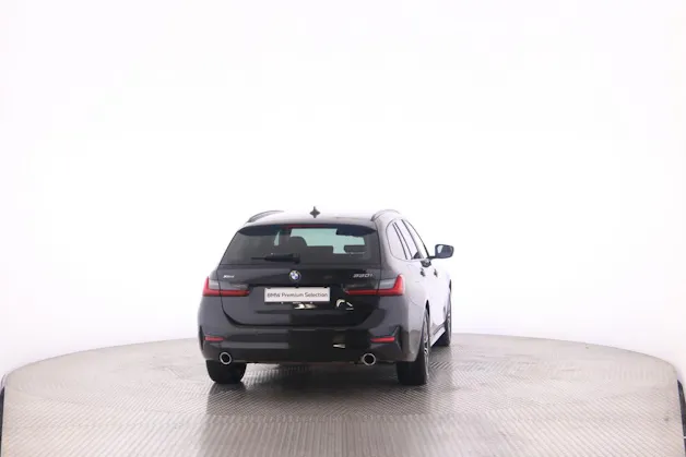 BMW 330i xDrive Touring