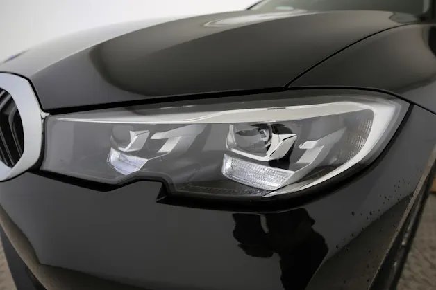 BMW 330i xDrive Touring