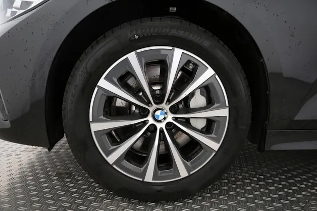 BMW 330i xDrive Touring