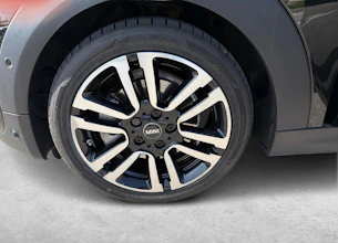 https://vehicle.imgix.net/4233130/c2c046cd-094b-4d93-beb9-0b82208434e8.jpg