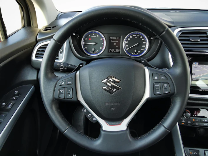 Fahrzeugbild SUZUKI SX4