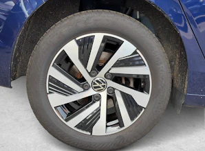 https://vehicle.imgix.net/4233514/b9df06f6-0194-4a43-973a-5dcb707404c1.jpg
