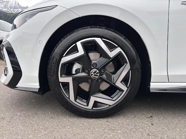 VW Golf 1.5 e TSI mHEV R-Line DSG