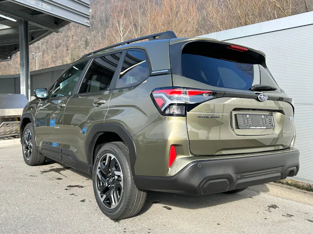 Subaru Forester Station 2.0i e-Boxer Swiss Plus