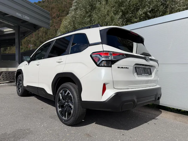 Subaru Forester Station 2.0i e-Boxer Swiss Plus