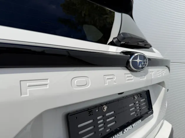 Subaru Forester Station 2.0i e-Boxer Swiss Plus