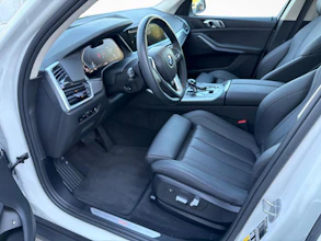 https://vehicle.imgix.net/4233947/fa34f4d5-e56e-456f-90b1-40a08ee31565.jpg