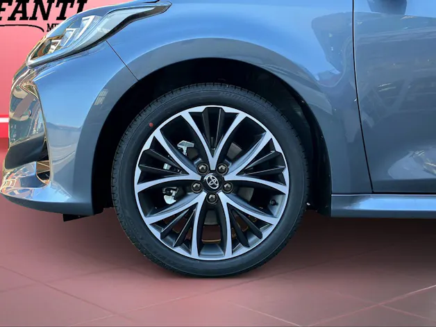 Toyota Yaris 1.5 VVT-i HSD Trend