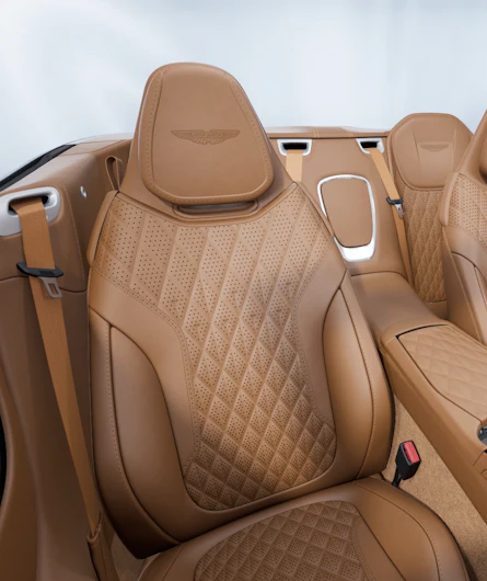 Fahrzeugbild ASTON MARTIN DB12