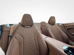 https://vehicle.imgix.net/4234219/7b0ecf5a-7b0e-4806-b577-76878be755d5.jpg