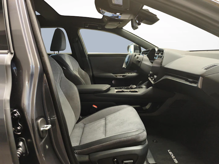 immagine del veicolo LEXUS RZ