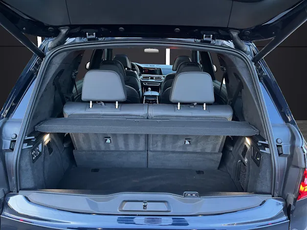 BMW X7 M50i