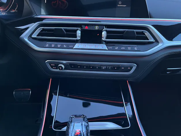 BMW X7 M50i