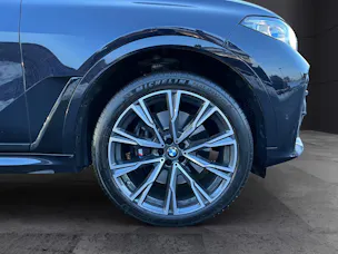 BMW X7 M50i