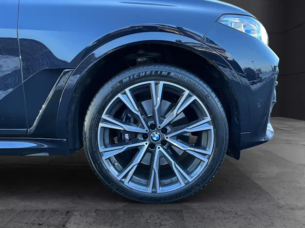 BMW X7 M50i