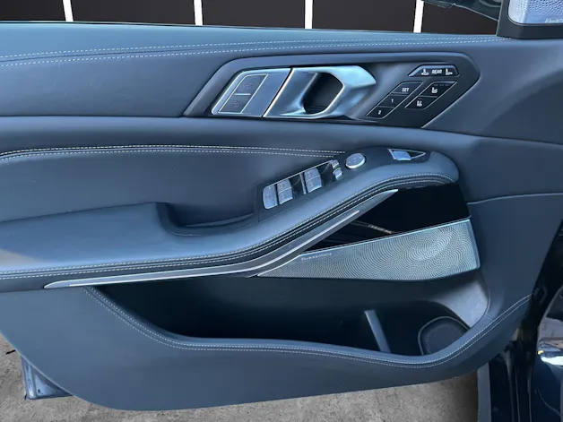 BMW X7 M50i