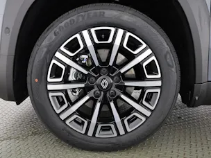Renault R4 E-Tech Comfort Range iconic